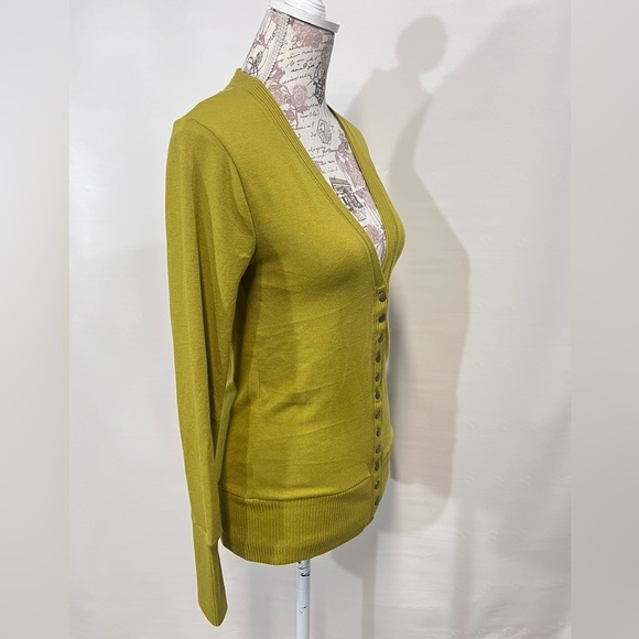 🛍️ ZENANA Apple green snap front cardigan size S. - Picture 6 of 13